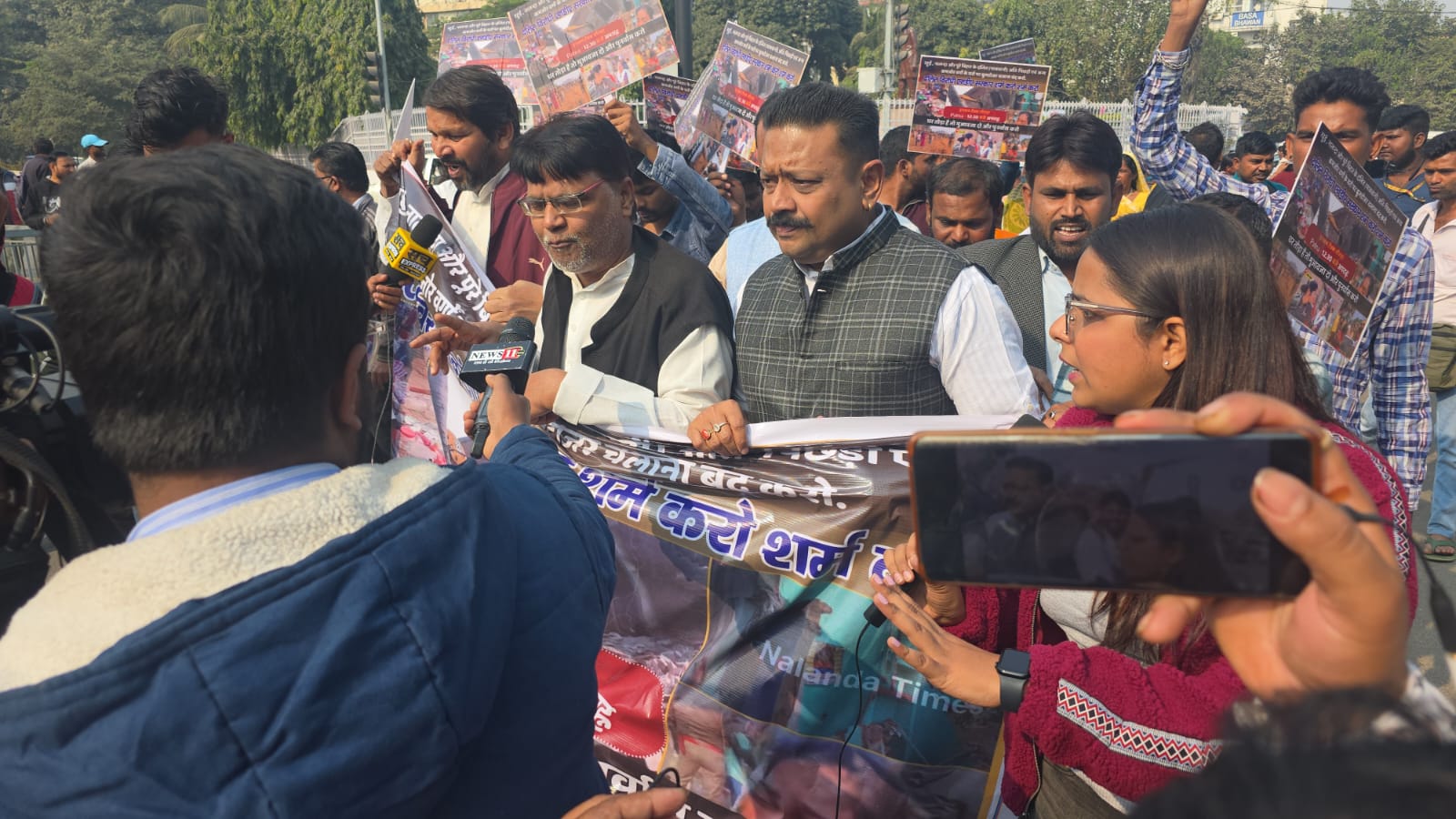 बुल्डोज़र योजना:  नालन्दा जिले के शिवनन्दन नगर में पासवान समुदाय के गरीब और वंचित परिवारों के घरों पर प्रशासन द्वारा अचानक और अमानवीय तरीके से चलाए गए बुल्डोज़र