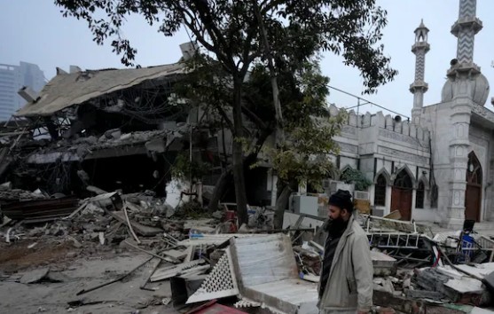 5 पुलिस जवान घायल, 5 उपद्रवी हिरासत में- दिल्ली में आधी रात को फ़ैज़ ए इलाही मस्जिद के आसपास अतिक्रमण हटाया, तनाव