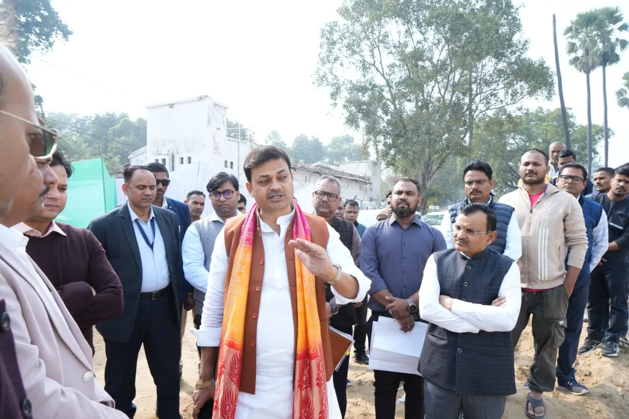 भवन के निर्माण में हर स्तर पर गुणवत्ता का रखे ध्यान,गुणवत्ता और समयसीमा पर होगी निर्माण कार्य की कड़ी निगरानी : मंत्री 