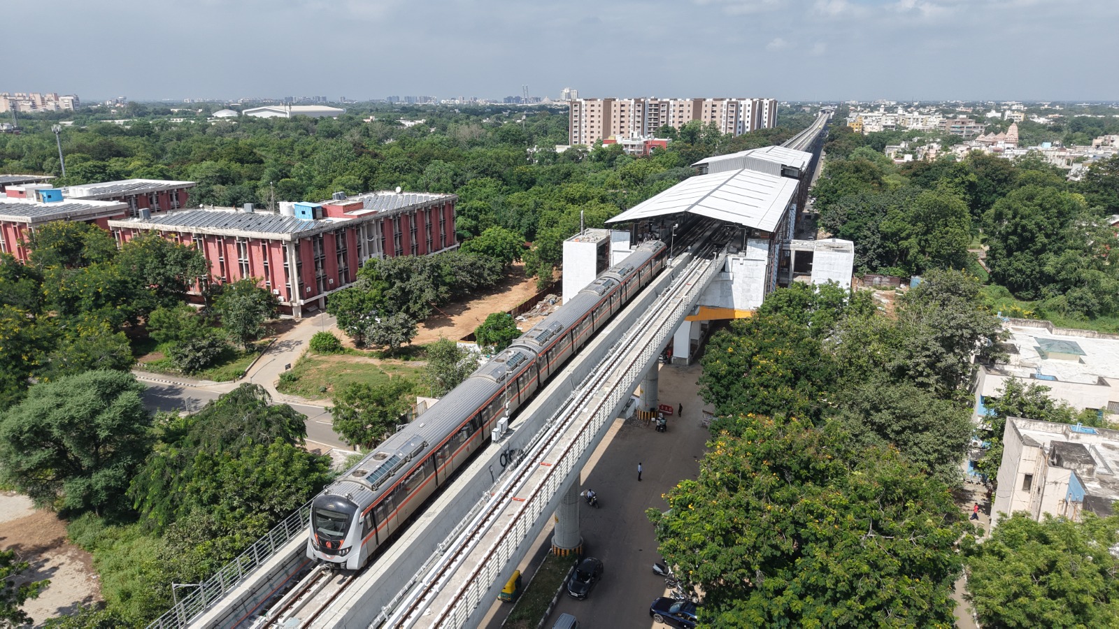 विजयादशमी पर ट्रायल रन सफल : महात्मा गांधी जयंती पर सचिवालय से महात्मा मंदिर तक चली मेट्रो ट्रेन