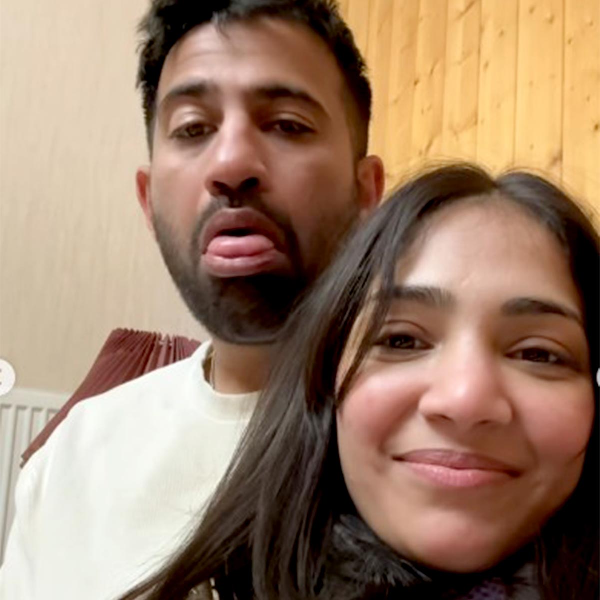 बर्फीली वादियों में रोमांस: अर्चना पूरन सिंह के बेटे की GF संग कश्मीर ट्रिप बनी चर्चा का विषय 