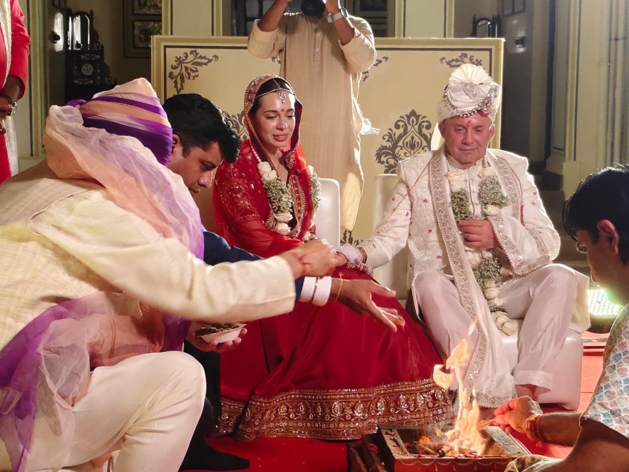 जोधपुर में यूक्रेन के कपल ने लिए सात फेरे : 72 साल का दूल्हा, 27 साल की दुल्हन