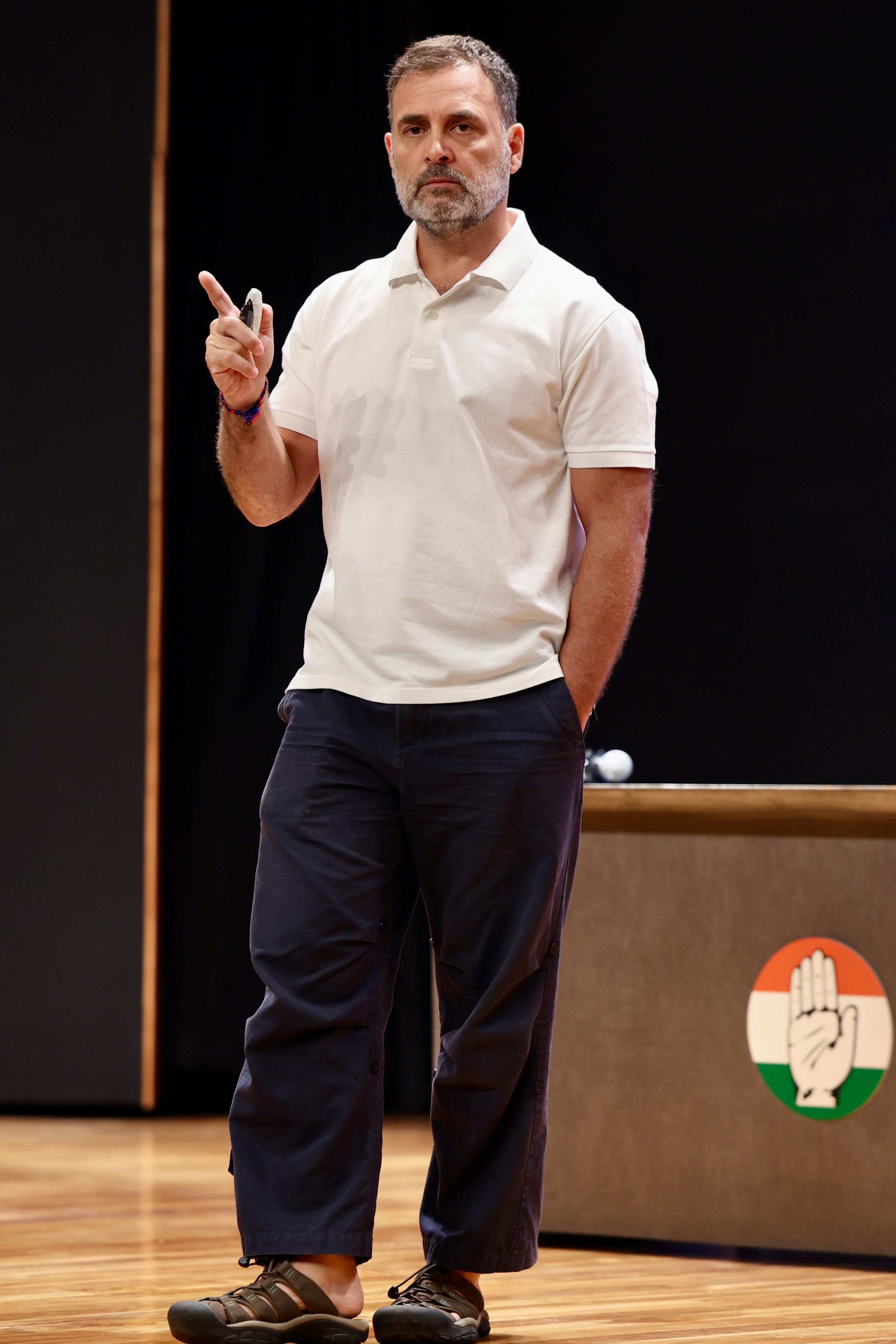 मतदाता सूची से नाम हटाने का मामला : कांग्रेस समर्थक वोटर ही बन रहे निशानाः राहुल गांधी