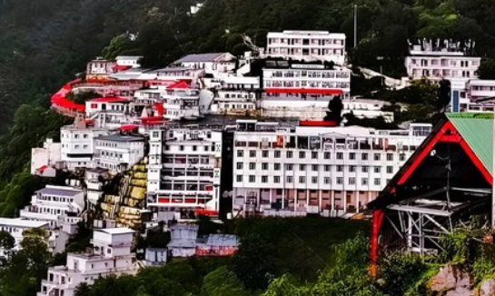 माता वैष्णो देवी की यात्रा फिर से शुरू : माता के जयकारों के साथ श्रद्धालुओं का काफिला उत्साह से आगे बढ़ा