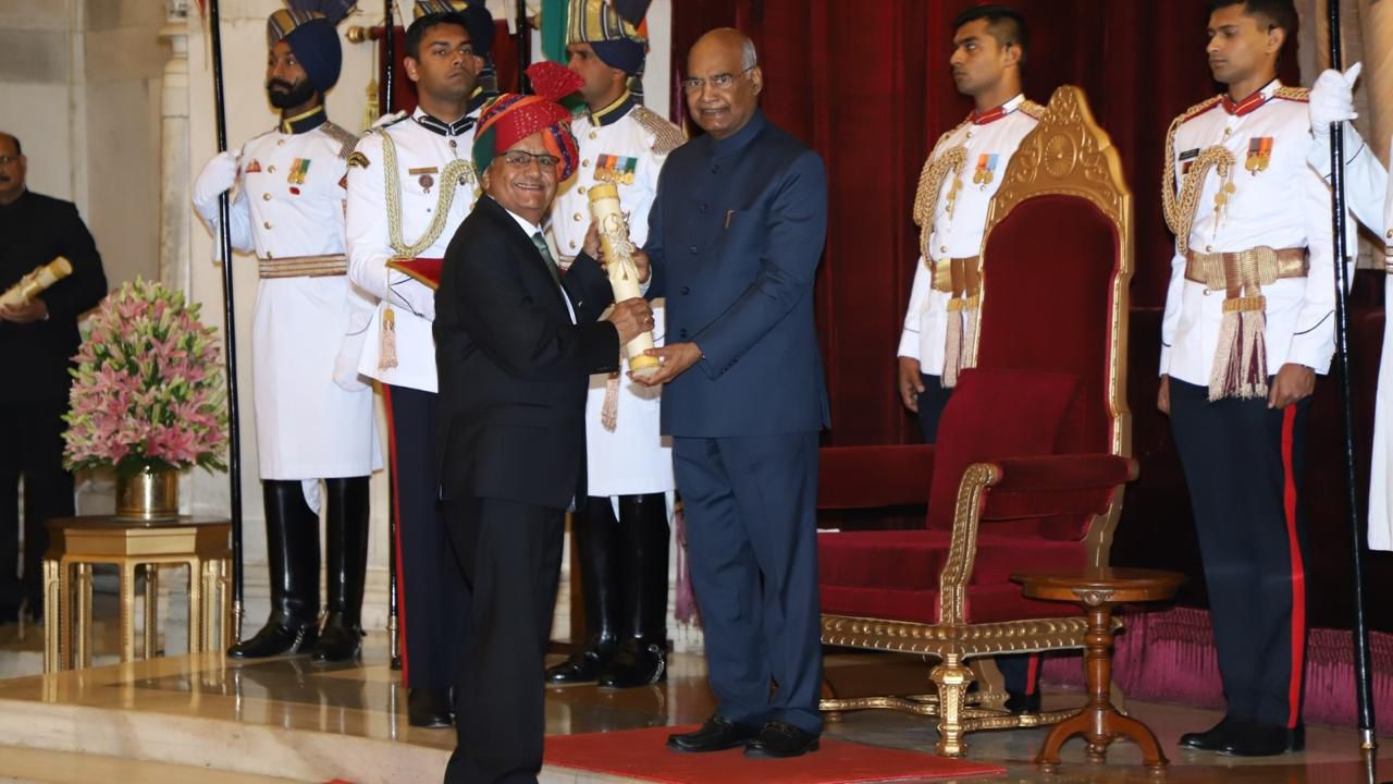 पद्मश्री डॉ. गणपत पटेल की सफलता गाथा : साधारण शुरुआत से विश्वस्तरीय उद्योगपति और शिक्षा क्षेत्र के एक दूरदर्शी नेता तक का सफर