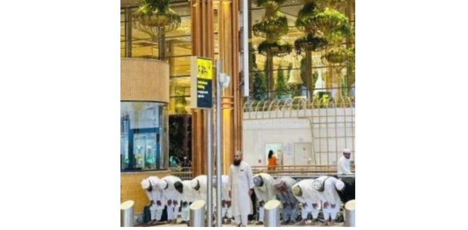 बेंगलुरु हवाई अड्डे पर सामूहिक नमाज़ अदा करने का वायरल वीडियो का मामला : भाजपा ने जताई नाराजगी, हवाई अड्डा प्रशासन मौन