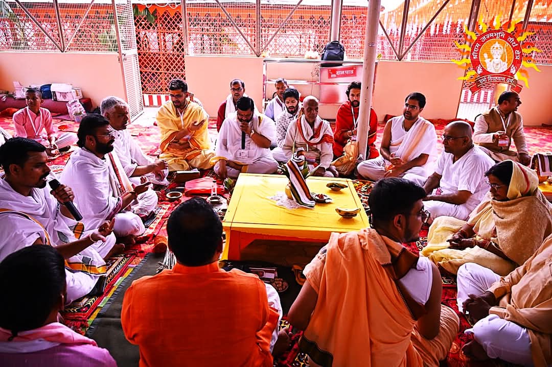 ध्वजारोहण समारोह : द्वितीय दिवस पूजन में श्रीराम सहस्त्रनामार्चन