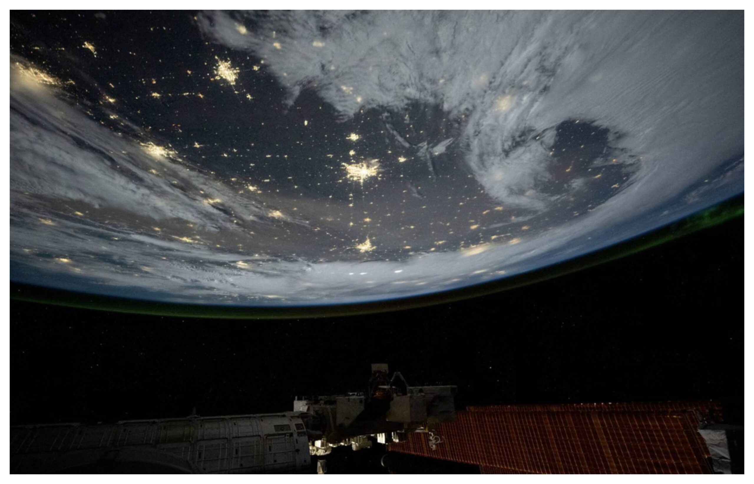 NASA के Artemis II मिशन ने अंतरिक्ष से ऐसी तस्वीरें भेजी हैं..