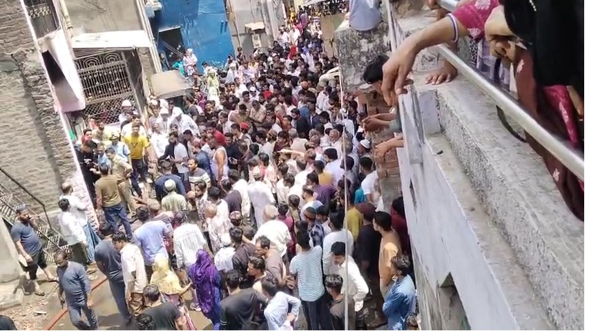 सूरत में दुखद हादसा :साड़ी पैकिंग करते मकान में लगी आग,  4 महिलाओं और 1 बच्चे की मौके पर ही मौत