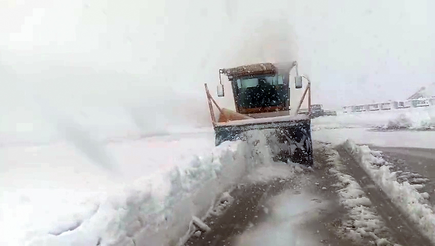 वैष्णोदेवी, शिमला, मनाली, कश्मीर के बर्फ से ढके इलाकों के नजारे देखिए...