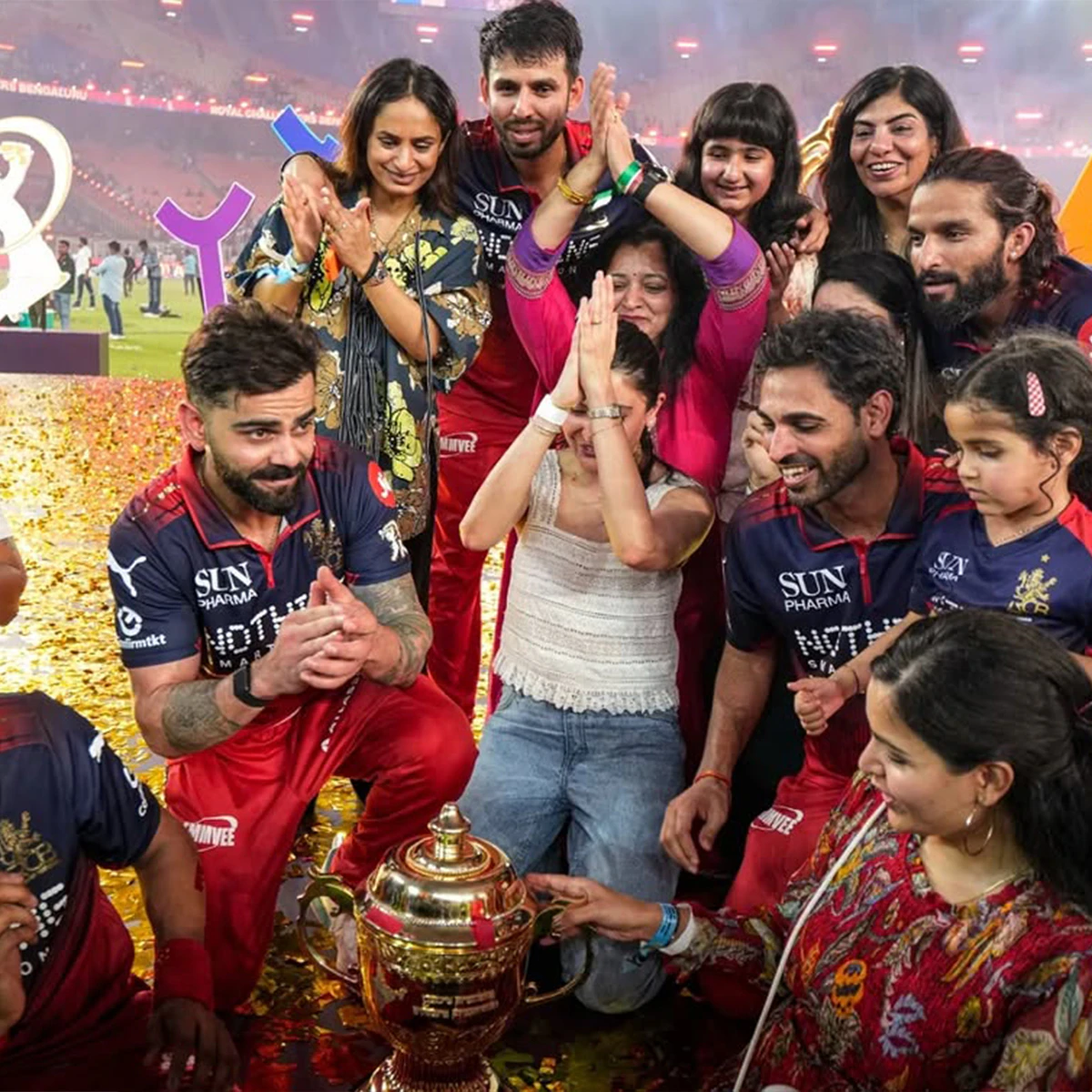IPL 2026: विराट कोहली की जीत का जश्न, अनुष्का शर्मा ने स्टेडियम में खुशी के पल 