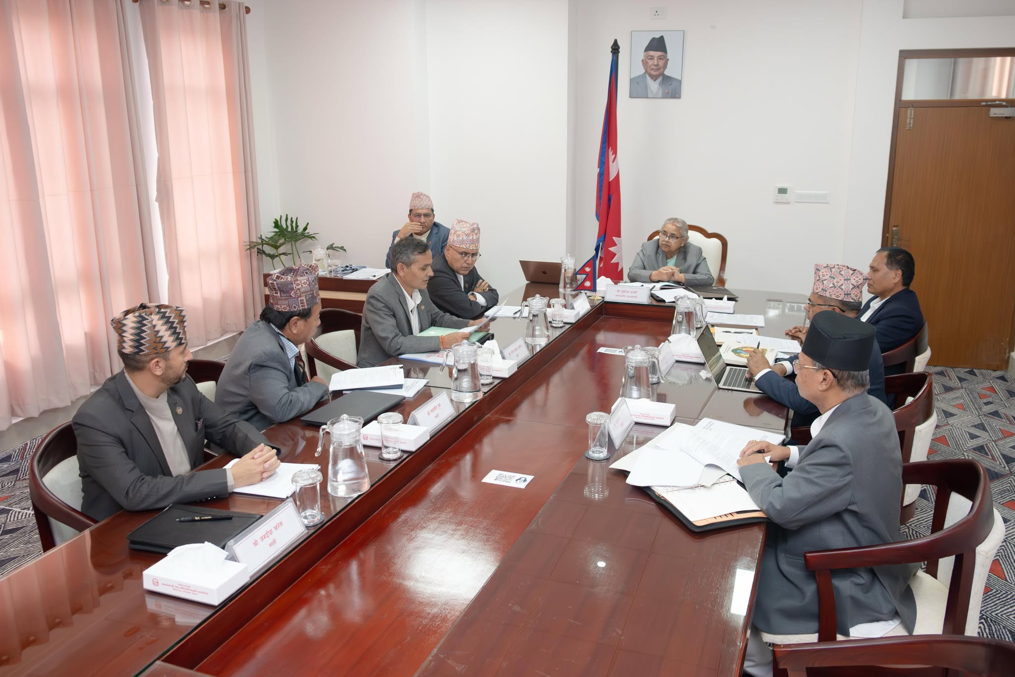 बड़े नेताओं पर निगरानी बढ़ी : नेपाल में ओली, देउवा समेत दर्जन भर नेताओं के पासपोर्ट निलंबित