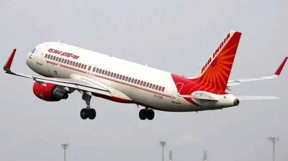 एयर इंडिया एक्सप्रेस की फ्लाइट आईएक्स-1086 : बेंगलुरु-वाराणसी फ्लाइट में कॉकपिट का दरवाजा खोलने की कोशिश