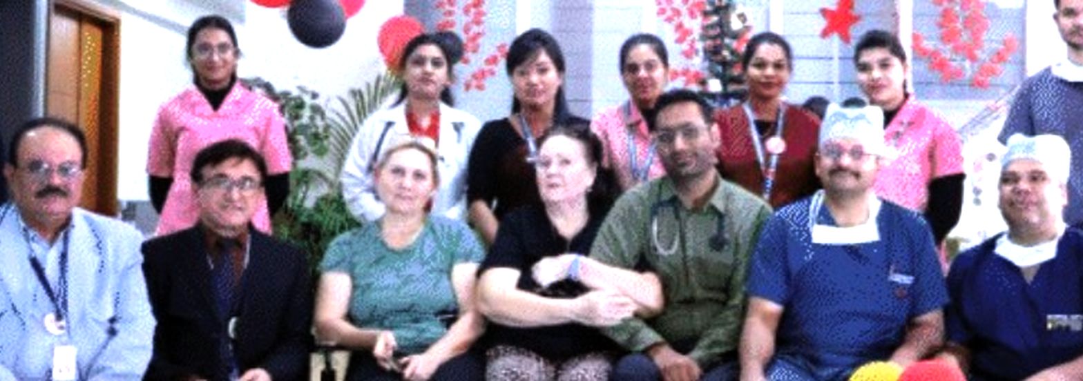 इंदौर के डॉक्टरों ने किया चमत्कार... फेफड़े का 40% खराब हिस्सा निकालकर, उज्बेकिस्तान की बुजुर्ग को दी नई सांसें