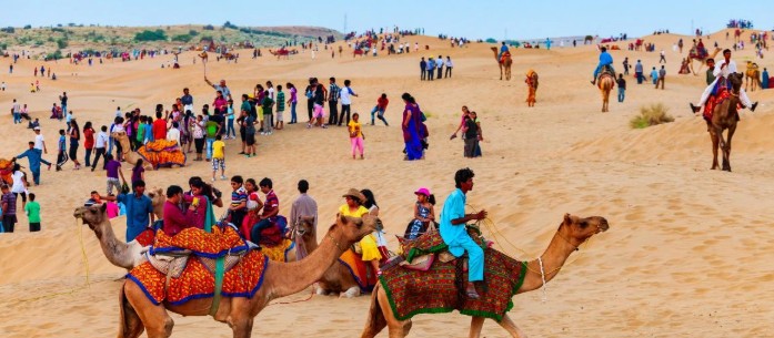 राजस्थान में पर्यटकों की संख्या में बढ़ोतरी : पिंक सिटी में पर्यटन ने रिकॉर्ड तोड़ा, हजारों लोग नए साल के जश्न के लिए उमड़े