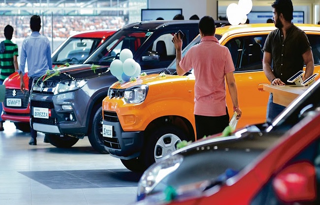 जीएसटी 2.0 : वाहनों की रिकॉर्ड सेल्स: देशभर में शोरूम पर खरीदारों की भीड़ उमड़ी, मारुति ने बेची 25 हजार कारें, हुंडाई और टाटा भी पसंदीदा बने
