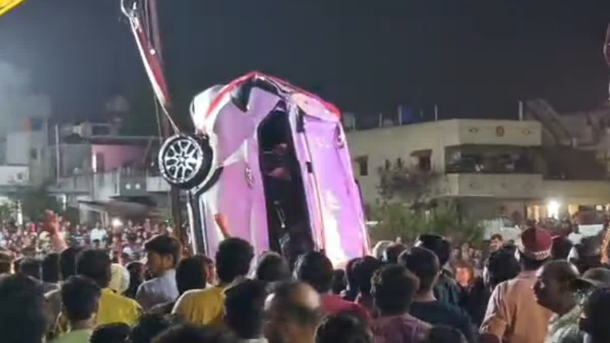 नासिक में दर्दनाक हादसा: कुएं में गिरी कार, एक ही परिवार के 9 लोगों की मौत,मृतकों में 6 मासूम बच्चे शामिल,संतुलन खोने से हादसा